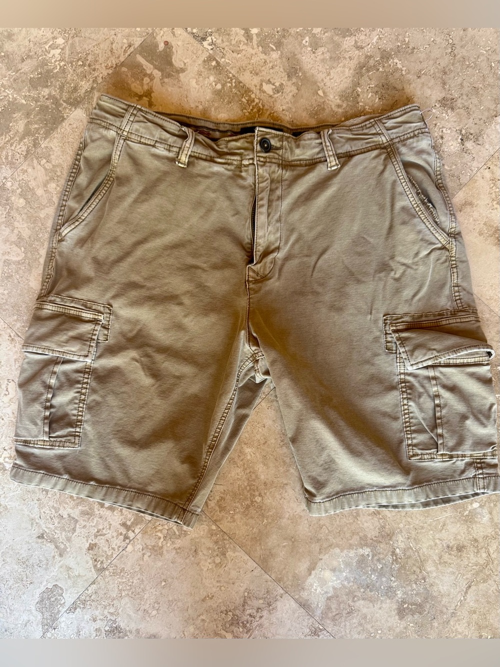 Men's Lucky Cargo Shorts in Olive - Unbranded